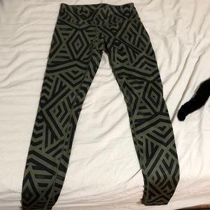 Lululemon size 6 tights